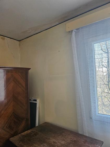 Apartament cu 3 camere semidecomandat în Titan