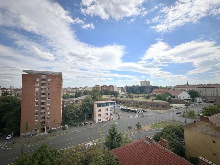 Apartament cu 3 camere decomandat în Ultracentral