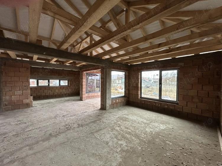 Casă cu 1 camere cu Teren 600 Mp în Dumbrăvioara