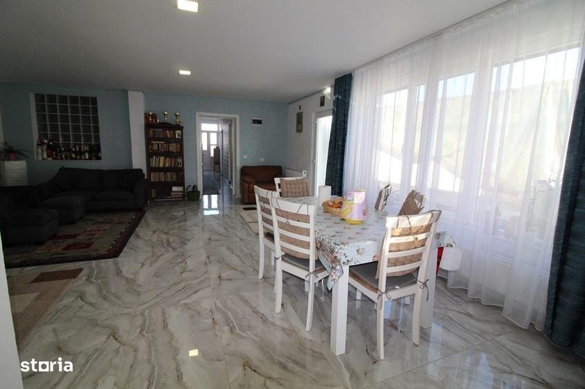 Casă cu 4 camere în Hunedoara