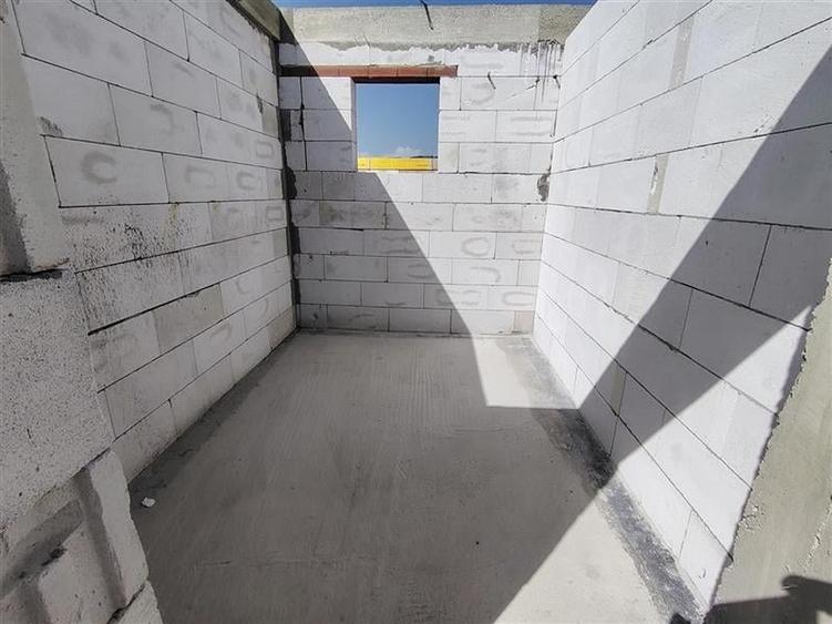Casă individuală cu 4 camere cu Canalizare în Lăzarea