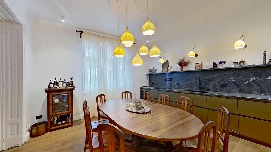 Apartament cu 5 camere decomandat, mobilat în Arcul de Triumf