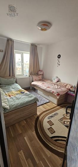 Apartament cu 3 camere semidecomandat, mobilat în Dragomirești-Deal