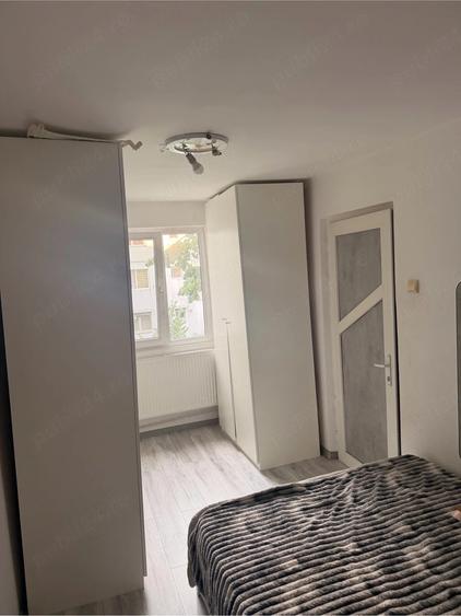 Apartament cu 3 camere semidecomandat în Vest
