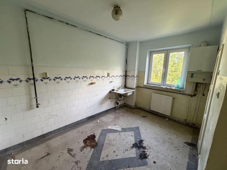 Apartament cu 3 camere decomandat în Central