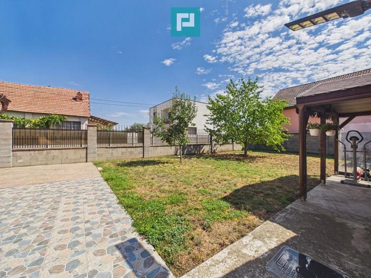 Casă individuală cu 5 camere cu Canalizare în Utvin