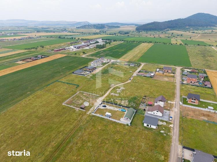Sanpetru |Teren intravilan 733mp | 3 fronturi stradale - 1