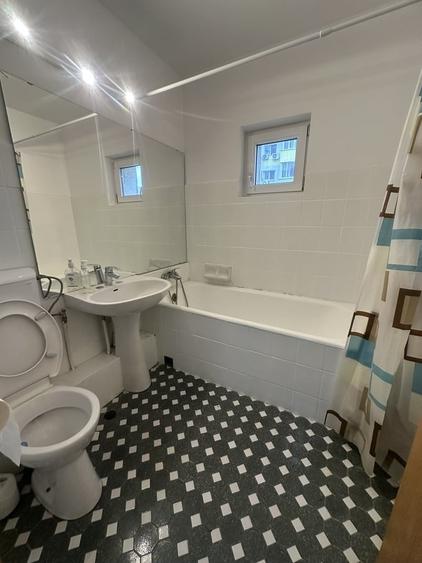 Apartament cu 3 camere semidecomandat în 13 Septembrie