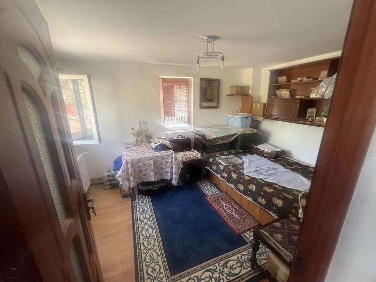 Casă cu 5 camere cu Teren 690 Mp în Central