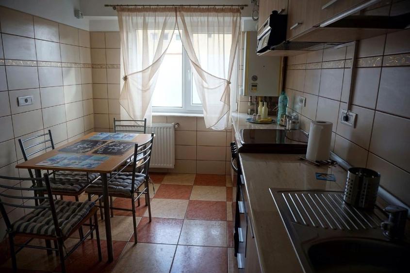 Apartament cu 3 camere decomandat, mobilat în Faleza Nord
