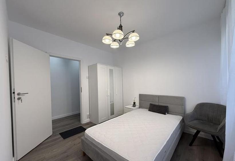 Apartament 4 camere renovat etaj 3 metrou Romancierilor - 2