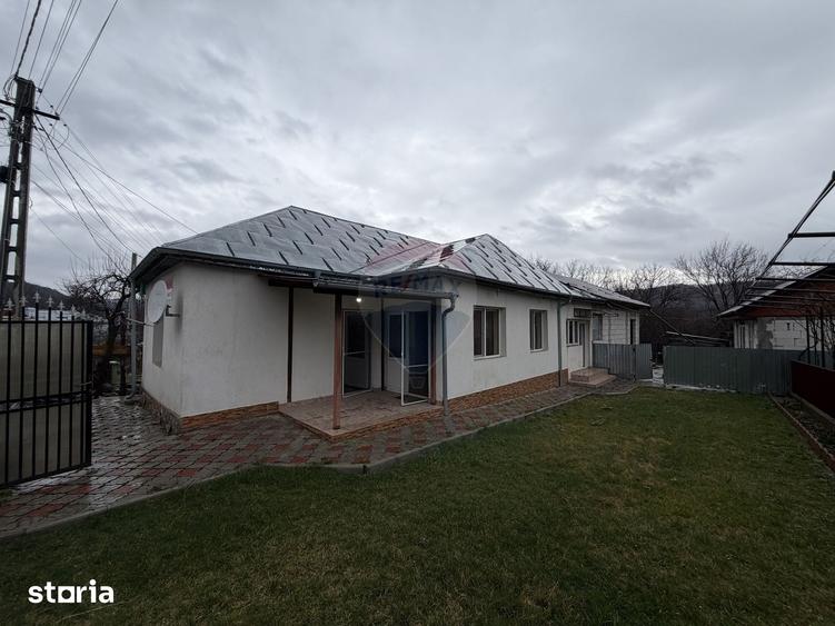 Casă cu 4 camere cu Teren 446 Mp în Răcoasa