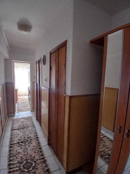Apartament cu 2 camere decomandat în Poiana Codrului