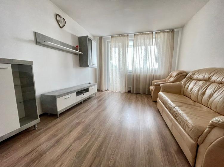 Apartament cu 2 camere decomandat în Florilor