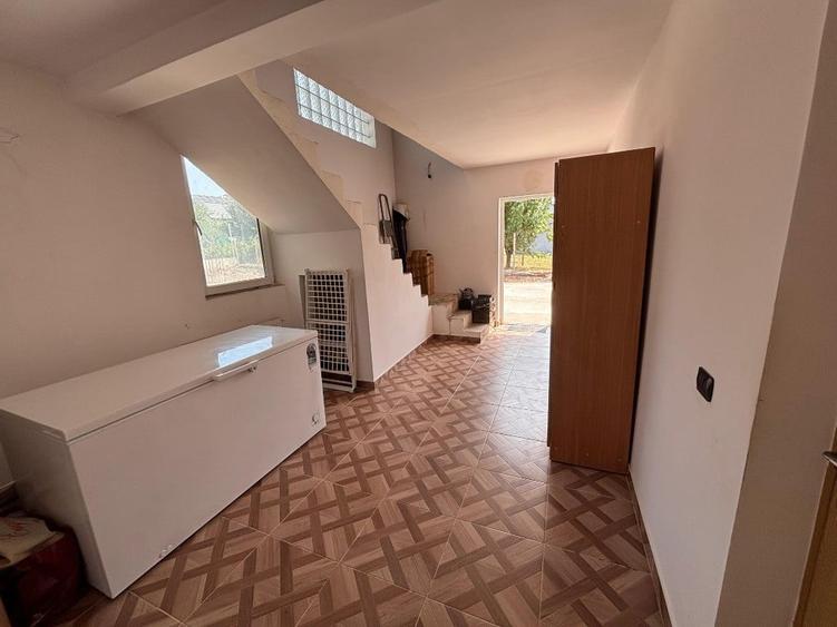 Casă cu 7 camere cu Teren 576 Mp în Cătămărești