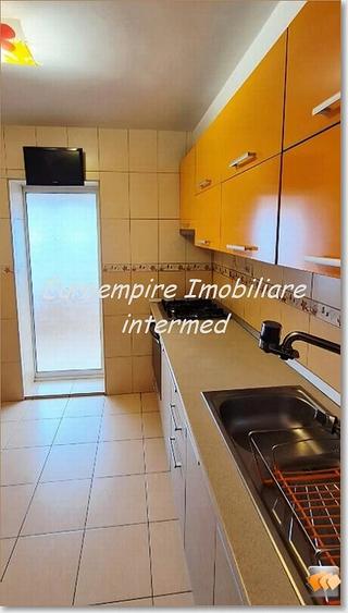 Apartament cu 2 camere decomandat în Km 5