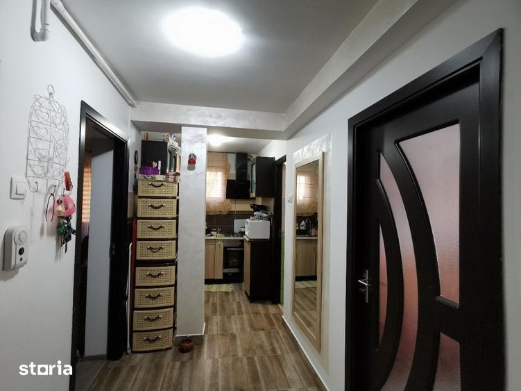 Apartament cu 3 camere semidecomandat în Tudorul Vechi