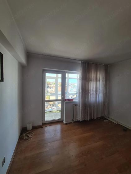 Apartament cu 3 camere semidecomandat în Fălticeni