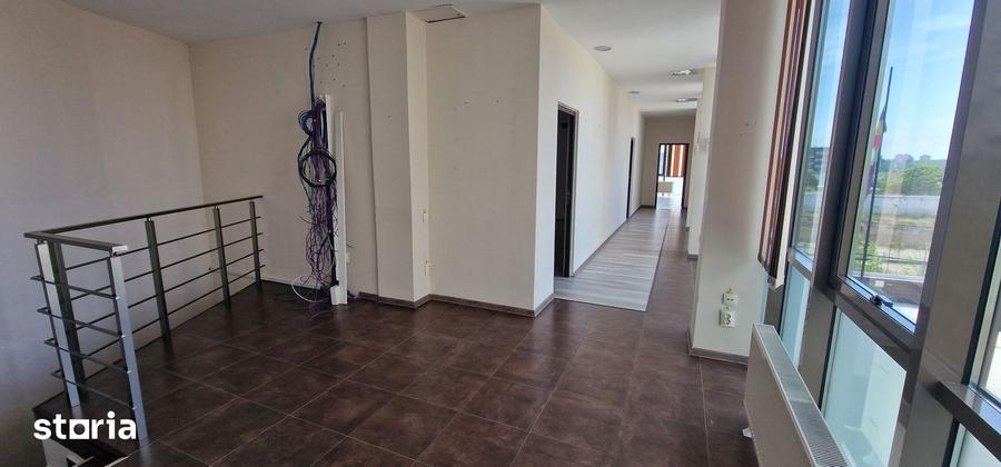 Spațiu comercial, de 240 mp, în Delfinariu