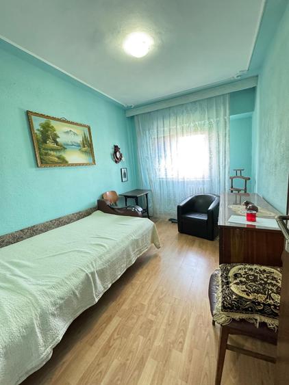 Apartament cu 3 camere decomandat în Dacia