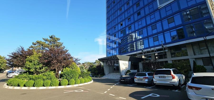 Apartament cu 3 camere semidecomandat, mobilat în Central