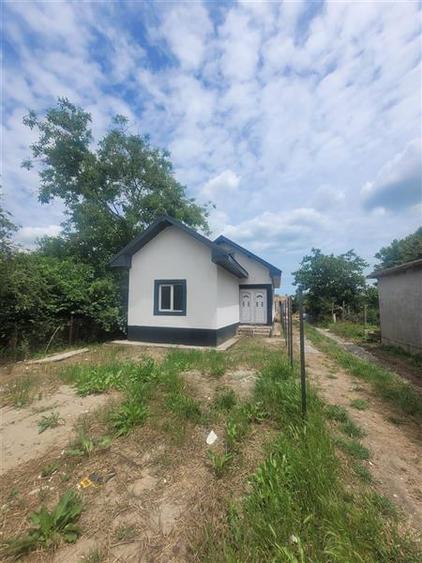 Casă individuală cu 3 camere cu Teren 230 Mp în Lumina