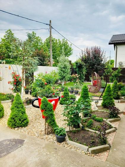 Casă individuală cu 3 camere cu Canalizare în Est