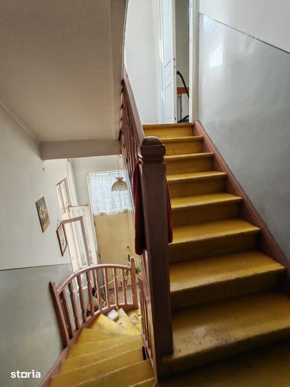 Casă cu 7 camere cu Teren 65 Mp în Centrul Civic