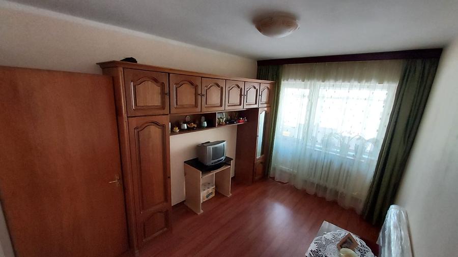 Apartament cu 4 camere decomandat în Pantelimon