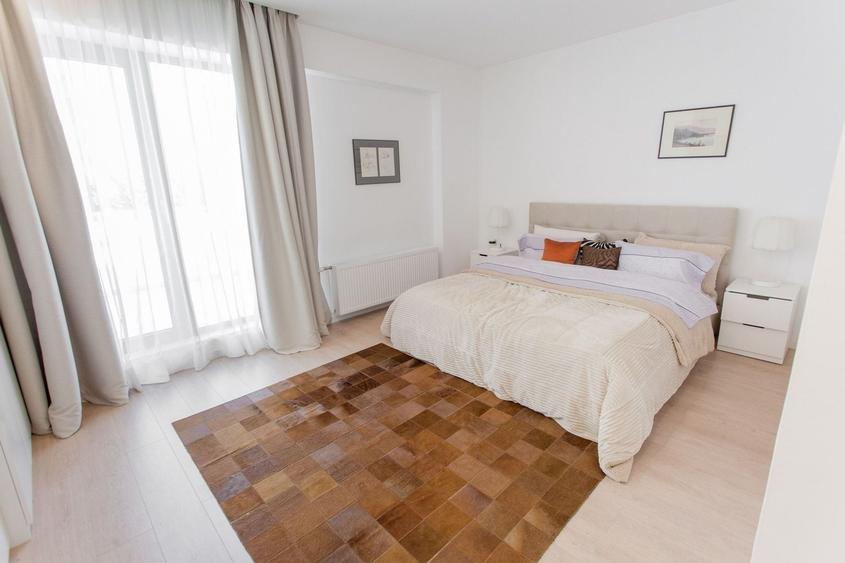 Apartament cu 3 camere decomandat, mobilat în P-ța Victoriei