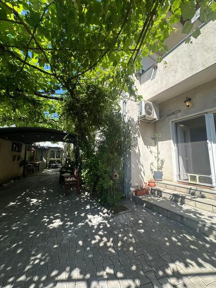 Casă cu 9 camere cu Canalizare în Dacia