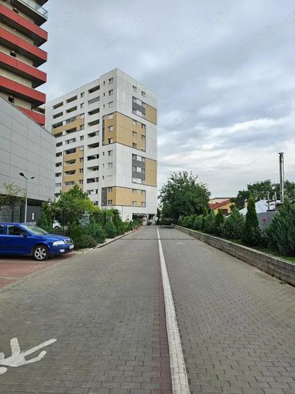 Apartament cu 3 camere decomandat în Exterior Vest