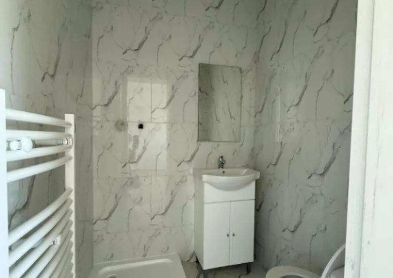 Casă cu 5 camere cu Teren 490 Mp în Păulești