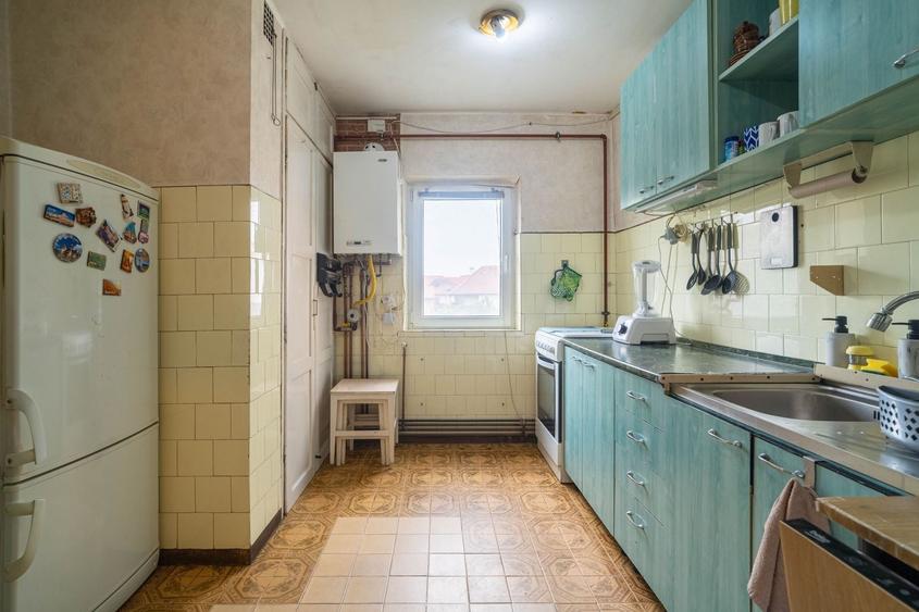 Apartament cu 4 camere decomandat în Boul Roșu