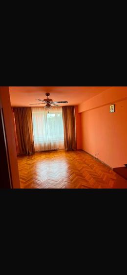Apartament cu 3 camere decomandat în Cantemir
