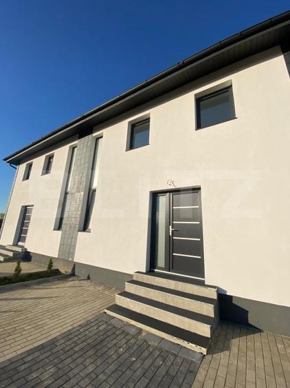 Duplex cu 4 camere cu Canalizare în Petriș