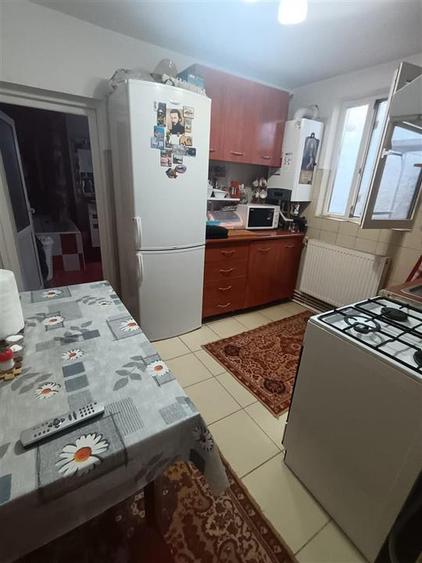 Casă individuală cu 3 camere cu Canalizare în Central