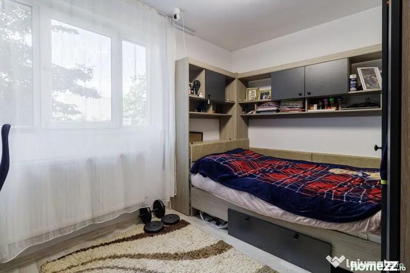 Apartament cu 3 camere semidecomandat în Drumul Taberei