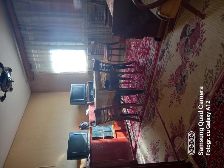 Apartament cu 3 camere semidecomandat în Cina