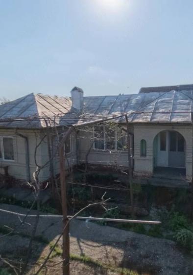 Casă cu Teren 1401 Mp în Amara