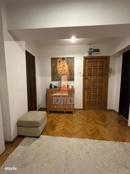 Apartament cu 3 camere semidecomandat în Calea Victoriei