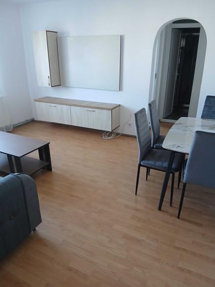 Apartament cu 2 camere semidecomandat în Micro 6