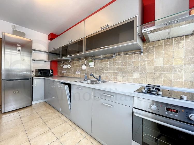 Apartament cu 2 camere semidecomandat, mobilat în Bună Ziua