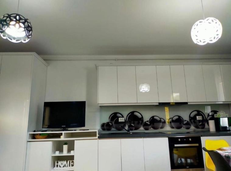 Apartament cu 3 camere decomandat în Florești