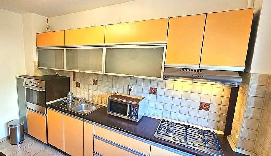 Apartament cu 4 camere semidecomandat, mobilat în Tineretului