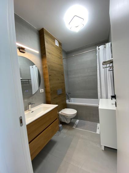 Apartament cu 6 camere decomandat în Exterior Vest