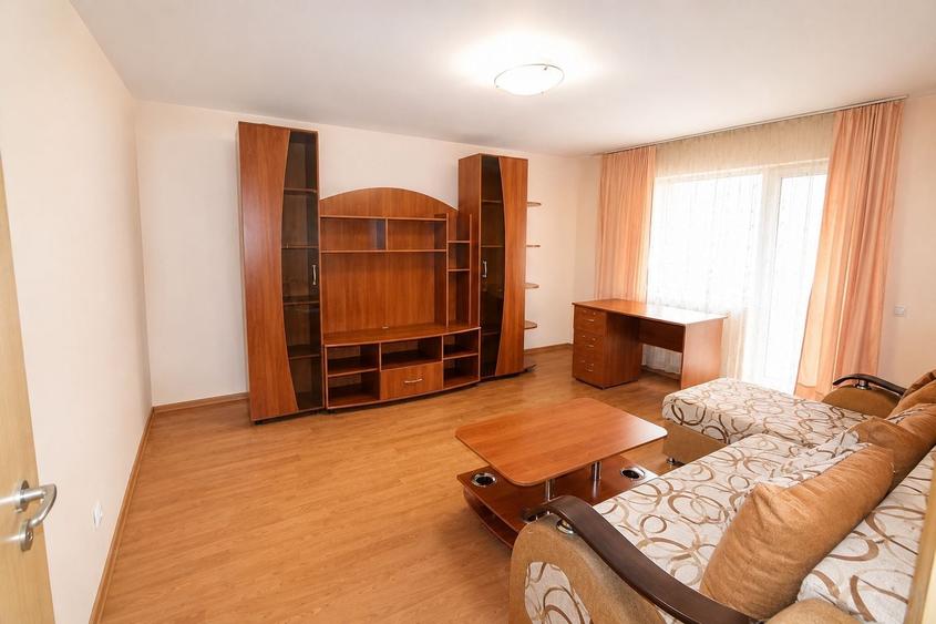 Apartament cu 3 camere decomandat, mobilat în Complex Studențesc