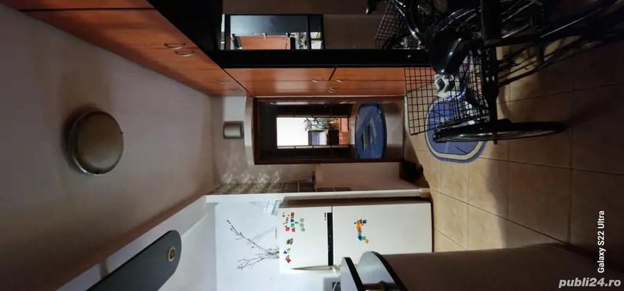 Apartament cu 4 camere decomandat în Rahova