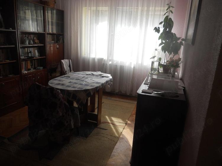 Apartament cu 3 camere semidecomandat în Precista