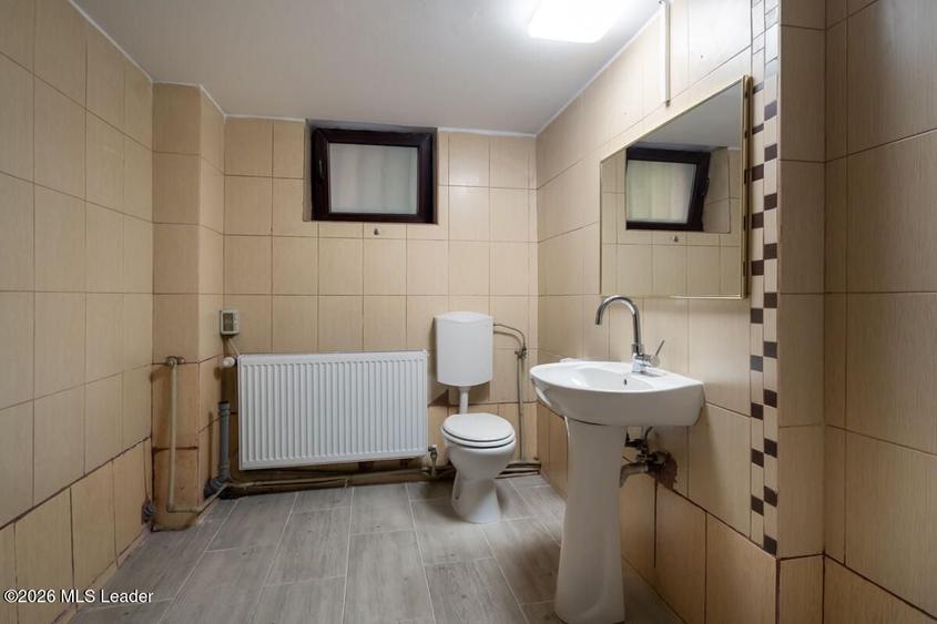 Casă individuală cu 10 camere cu Canalizare în Cotroceni